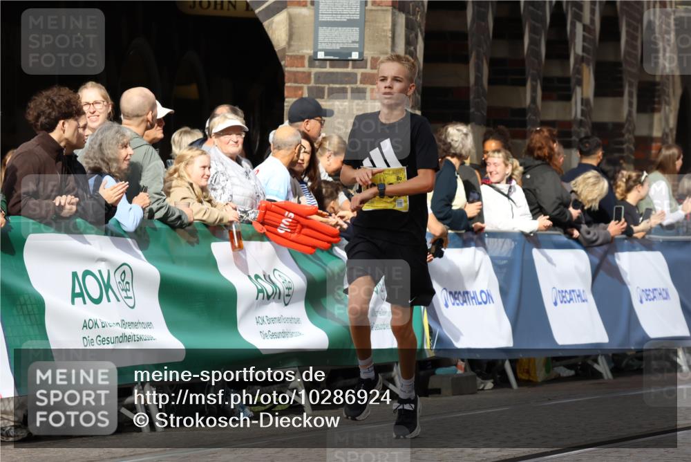 13.09.2026 - 21. swb-Marathon Bremen Strokosch-Dieckow http://msf.ph/oto/10286924 13.09.2026 10:37:21 Ziel 11654, 12520, 13568, 13606, 11619, 11854, 13608 meine-sportfotos.de