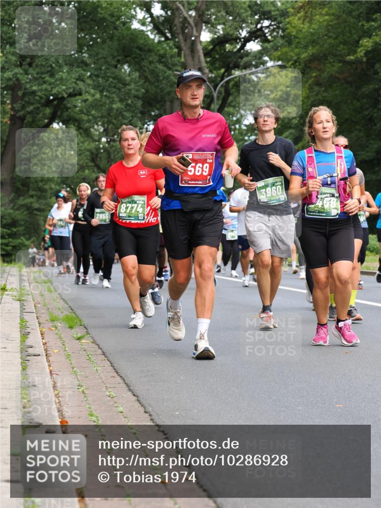 13.09.2026 - 21. swb-Marathon Bremen TobiasT http://msf.ph/oto/10286928 13.09.2026 12:19:46 Laufen 2855, 8774, 569, 3960 meine-sportfotos.de