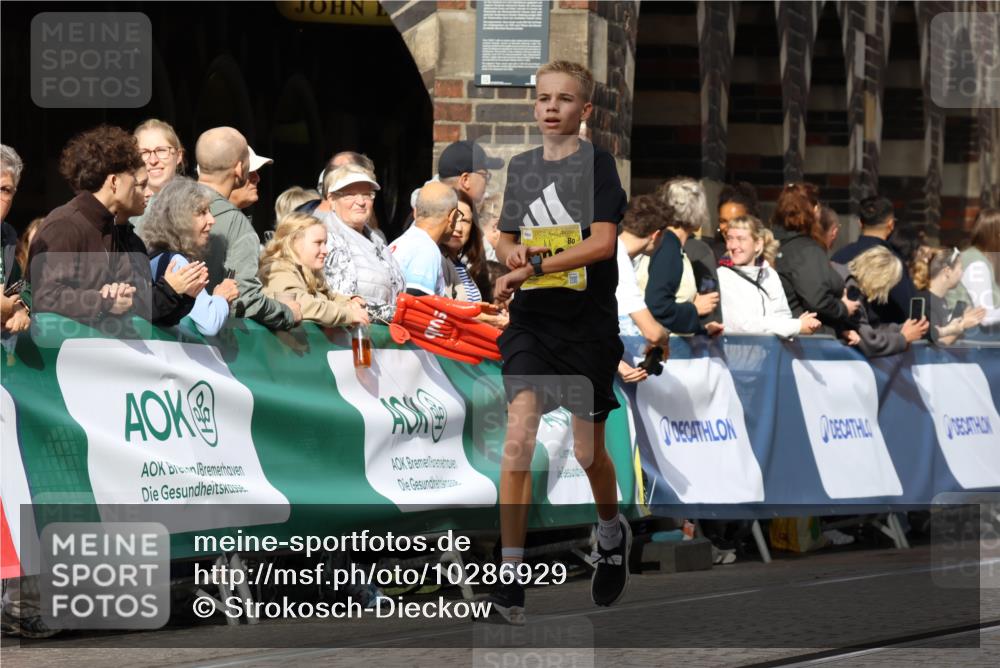 13.09.2026 - 21. swb-Marathon Bremen Strokosch-Dieckow http://msf.ph/oto/10286929 13.09.2026 10:37:21 Ziel 11654, 12520, 13568, 13606, 11619, 11854, 13608 meine-sportfotos.de