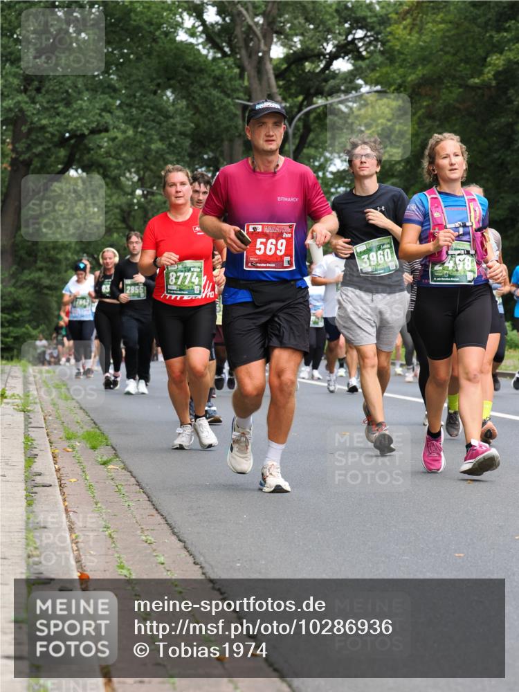 13.09.2026 - 21. swb-Marathon Bremen TobiasT http://msf.ph/oto/10286936 13.09.2026 12:19:46 Laufen 2855, 8774, 569, 3960 meine-sportfotos.de