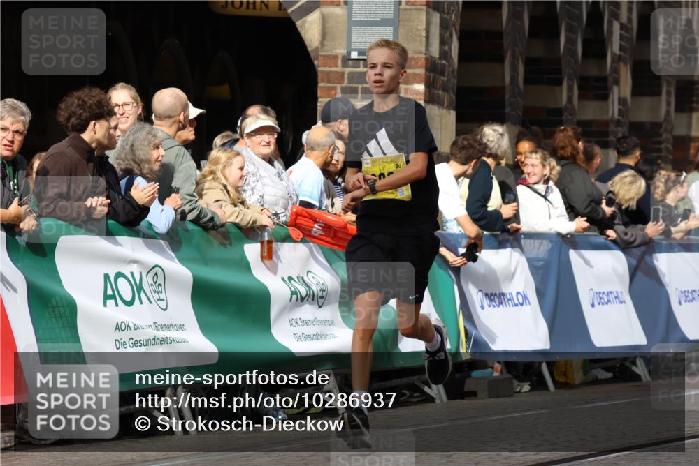 13.09.2026 - 21. swb-Marathon Bremen Strokosch-Dieckow http://msf.ph/oto/10286937 13.09.2026 10:37:21 Ziel 11654, 12520, 13568, 13606, 11619, 11854, 13608 meine-sportfotos.de