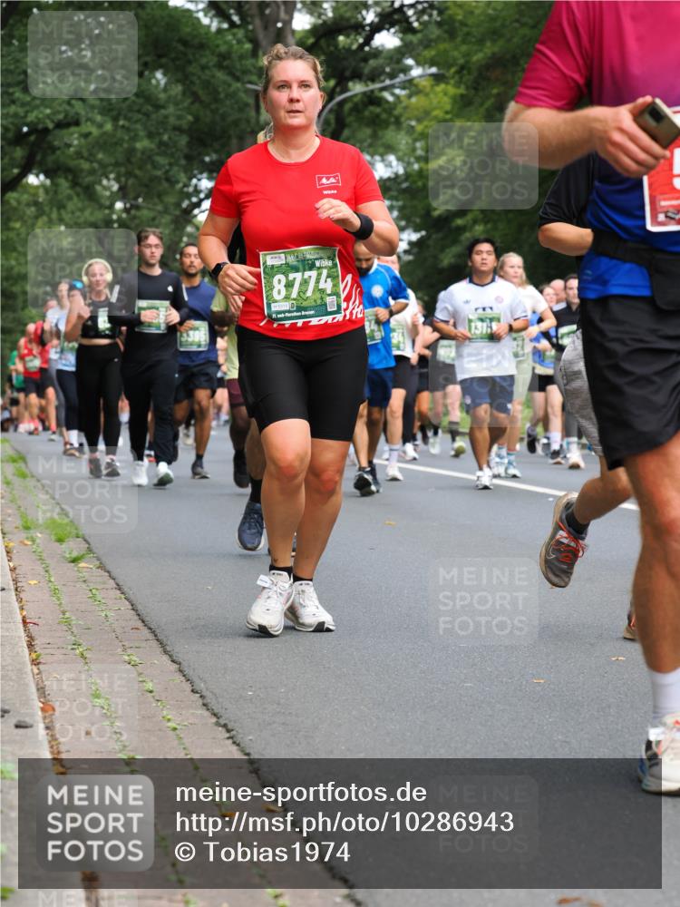 13.09.2026 - 21. swb-Marathon Bremen TobiasT http://msf.ph/oto/10286943 13.09.2026 12:19:48 Laufen 8774, 5315, 21, 25, 131 meine-sportfotos.de