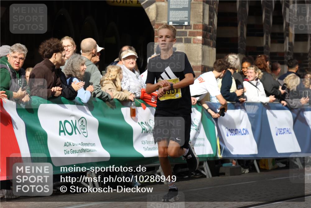 13.09.2026 - 21. swb-Marathon Bremen Strokosch-Dieckow http://msf.ph/oto/10286949 13.09.2026 10:37:21 Ziel 11654, 12520, 13568, 13606, 11619, 11854, 13608 meine-sportfotos.de