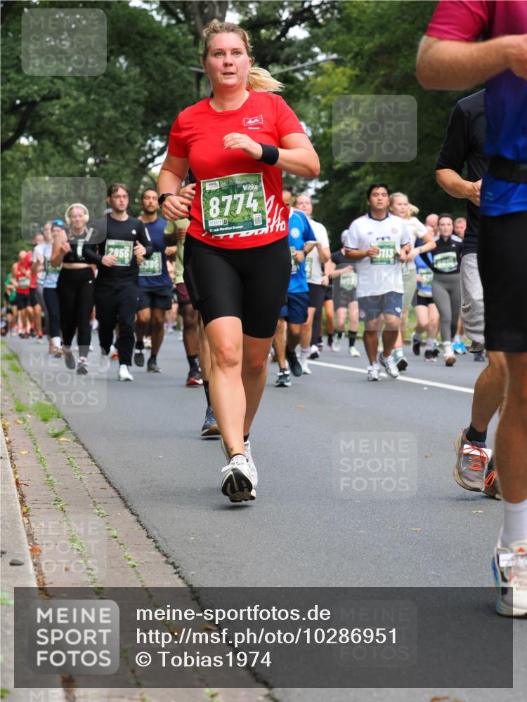 13.09.2026 - 21. swb-Marathon Bremen TobiasT http://msf.ph/oto/10286951 13.09.2026 12:19:48 Laufen 2855, 8774, 5315, 21 meine-sportfotos.de
