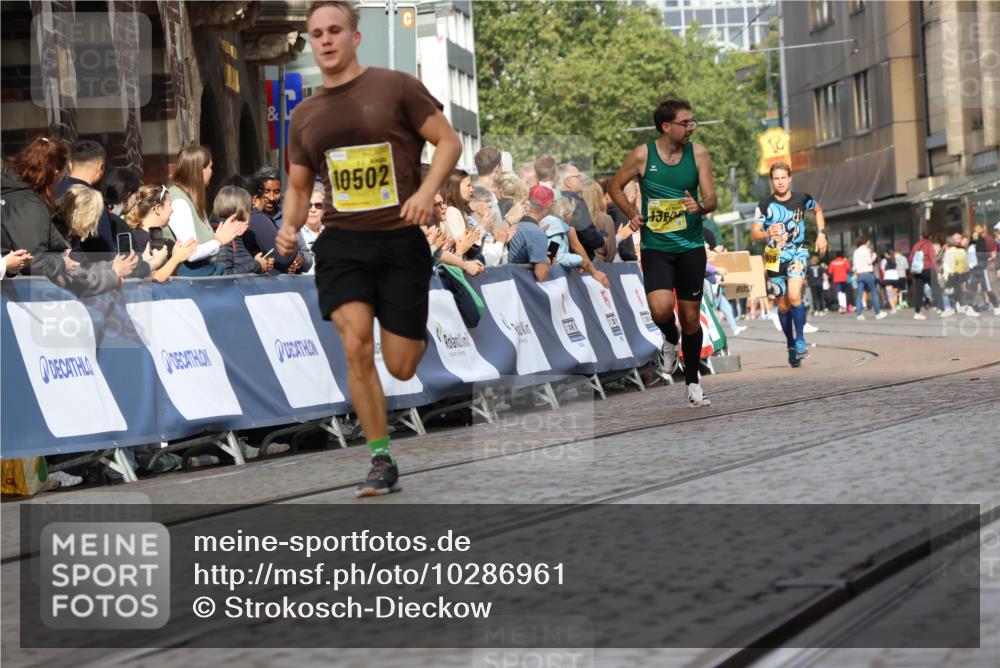 13.09.2026 - 21. swb-Marathon Bremen Strokosch-Dieckow http://msf.ph/oto/10286961 13.09.2026 10:37:29 Ziel 10961, 11654, 13568 meine-sportfotos.de