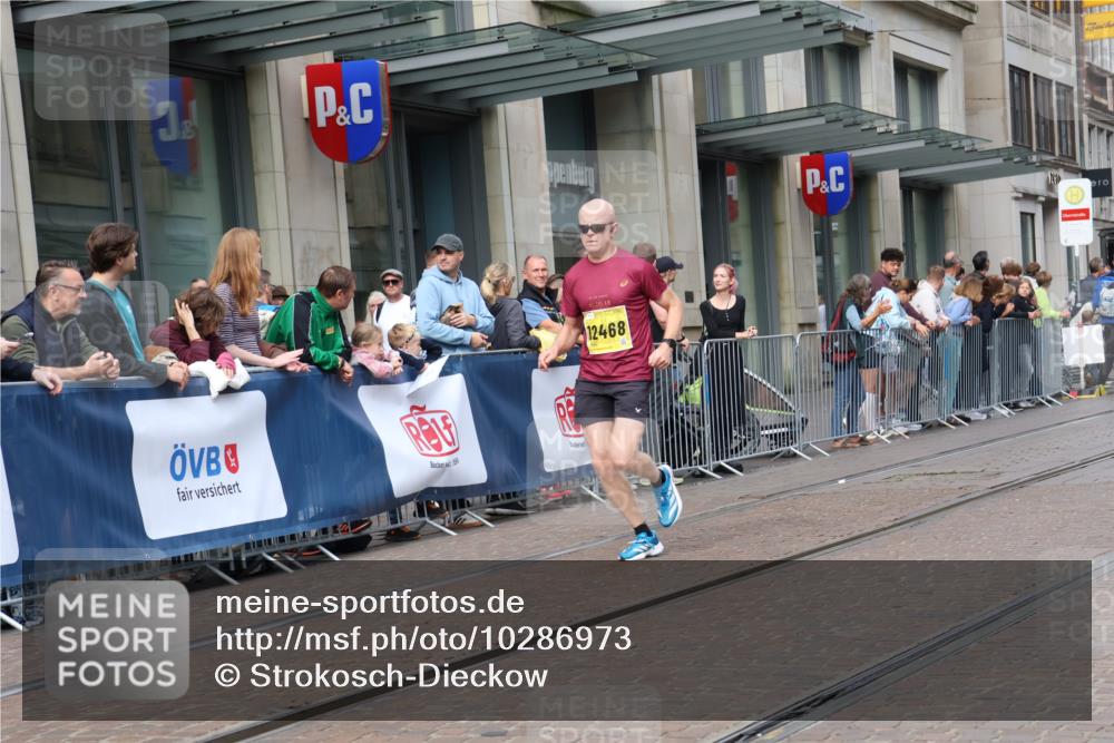 13.09.2026 - 21. swb-Marathon Bremen Strokosch-Dieckow http://msf.ph/oto/10286973 13.09.2026 10:41:52 Ziel 11630, 11895, 12426, 13585, 13621, 10341, 10972, 11426, 11527, 11628, 12246, 12455, 12468, 13586, 13600 meine-sportfotos.de