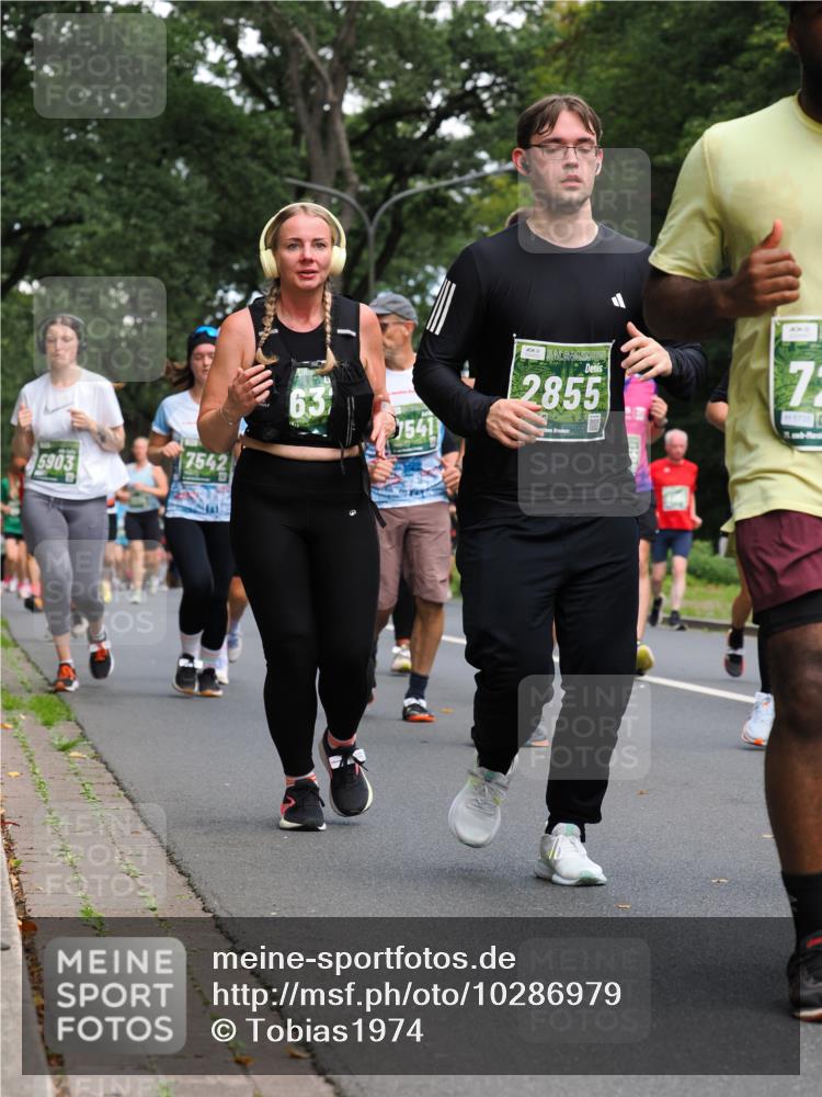 13.09.2026 - 21. swb-Marathon Bremen TobiasT http://msf.ph/oto/10286979 13.09.2026 12:19:54 Laufen 5903, 7542, 2855, 72, 63, 541 meine-sportfotos.de