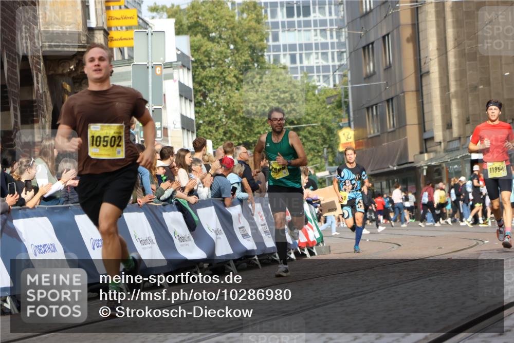 13.09.2026 - 21. swb-Marathon Bremen Strokosch-Dieckow http://msf.ph/oto/10286980 13.09.2026 10:37:30 Ziel 10961, 11654, 13568 meine-sportfotos.de