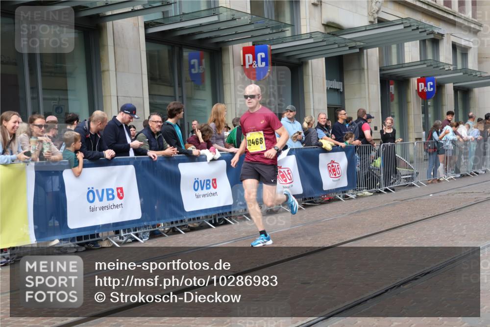 13.09.2026 - 21. swb-Marathon Bremen Strokosch-Dieckow http://msf.ph/oto/10286983 13.09.2026 10:41:53 Ziel 11630, 11895, 12426, 12525, 13585, 13621, 10341, 10972, 11426, 11527, 11628, 12246, 12455, 12468, 13586, 13600 meine-sportfotos.de
