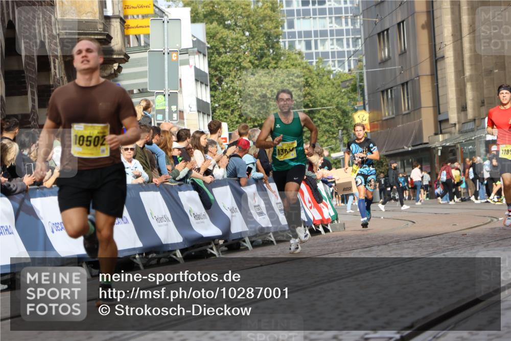 13.09.2026 - 21. swb-Marathon Bremen Strokosch-Dieckow http://msf.ph/oto/10287001 13.09.2026 10:37:30 Ziel 10961, 11654, 13568 meine-sportfotos.de
