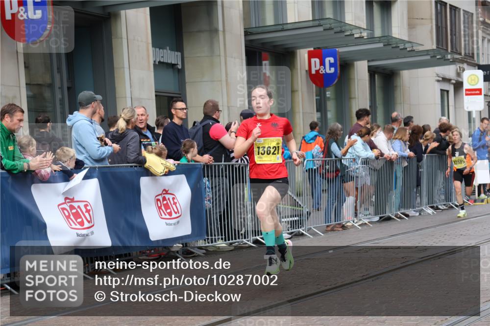 13.09.2026 - 21. swb-Marathon Bremen Strokosch-Dieckow http://msf.ph/oto/10287002 13.09.2026 10:42:00 Ziel 10358, 10632, 10775, 11375, 11630, 11895, 12395, 12426, 12525, 13585, 10341, 10972, 11426, 11527, 12246, 12468, 13586, 13621 meine-sportfotos.de