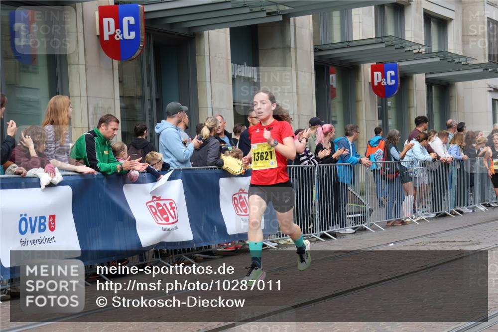 13.09.2026 - 21. swb-Marathon Bremen Strokosch-Dieckow http://msf.ph/oto/10287011 13.09.2026 10:42:00 Ziel 10358, 10632, 10775, 11375, 11630, 11895, 12395, 12426, 12525, 13585, 10341, 10972, 11426, 11527, 12246, 12468, 13586, 13621 meine-sportfotos.de