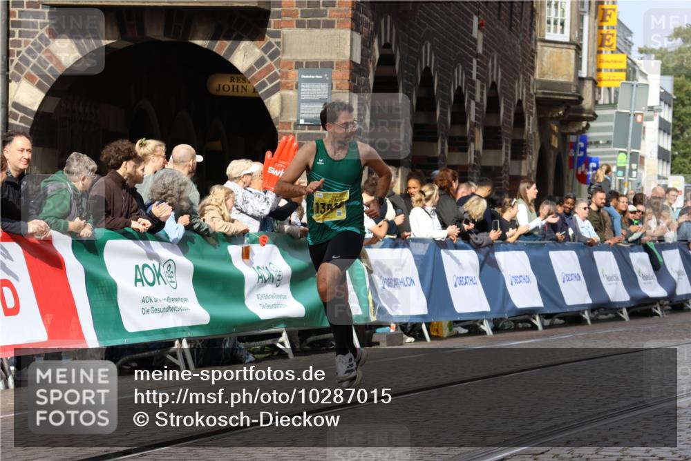 13.09.2026 - 21. swb-Marathon Bremen Strokosch-Dieckow http://msf.ph/oto/10287015 13.09.2026 10:37:33 Ziel 10502, 10961, 11654, 13568, 13535 meine-sportfotos.de