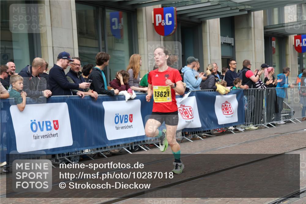 13.09.2026 - 21. swb-Marathon Bremen Strokosch-Dieckow http://msf.ph/oto/10287018 13.09.2026 10:42:01 Ziel 10358, 10632, 10775, 11375, 11630, 11895, 12395, 12426, 12525, 13585, 10341, 10972, 11426, 11527, 12246, 12426, 12468, 13586, 13621 meine-sportfotos.de