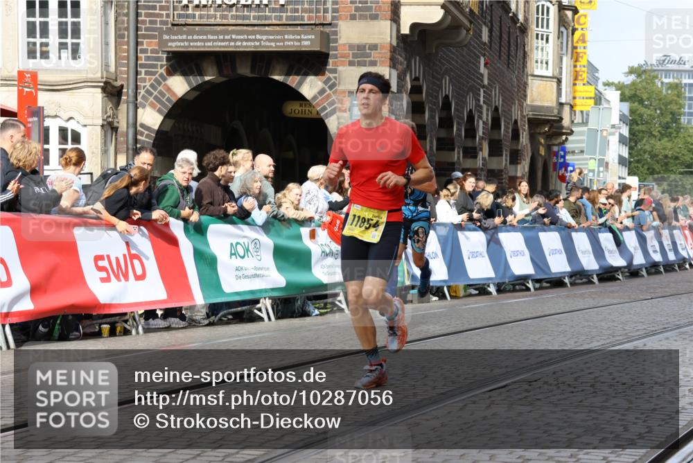 13.09.2026 - 21. swb-Marathon Bremen Strokosch-Dieckow http://msf.ph/oto/10287056 13.09.2026 10:37:37 Ziel 10502, 10961, 11854, 13608, 13535 meine-sportfotos.de