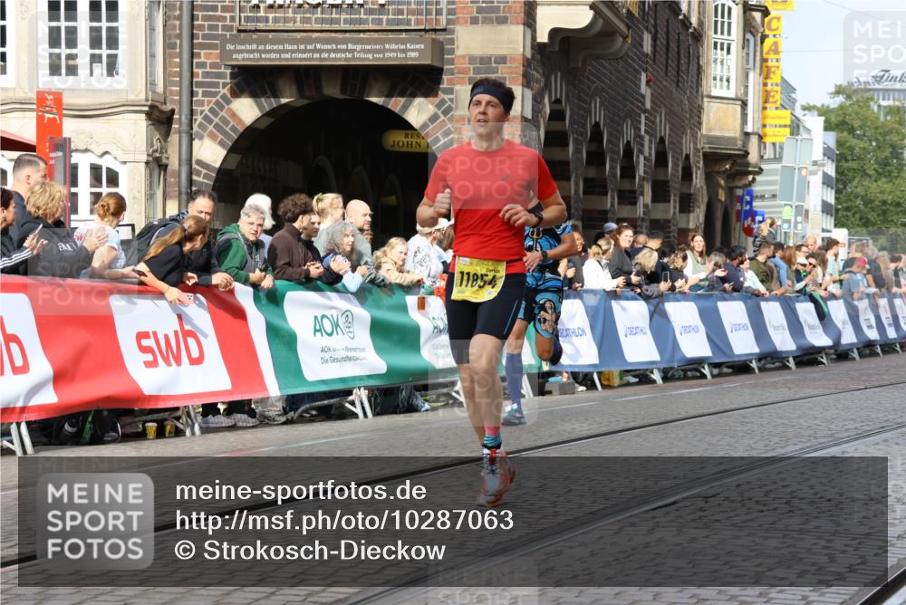 13.09.2026 - 21. swb-Marathon Bremen Strokosch-Dieckow http://msf.ph/oto/10287063 13.09.2026 10:37:37 Ziel 10502, 10961, 11854, 13608, 13535 meine-sportfotos.de
