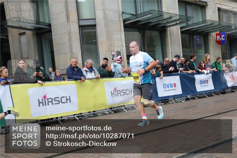 13.09.2026 - 21. swb-Marathon Bremen Strokosch-Dieckow http://msf.ph/oto/10287071 13.09.2026 10:42:06 Ziel 10358, 10632, 10775, 11375, 11630, 11779, 11895, 12395, 12525, 10972, 12426, 12468, 13585, 13621 meine-sportfotos.de