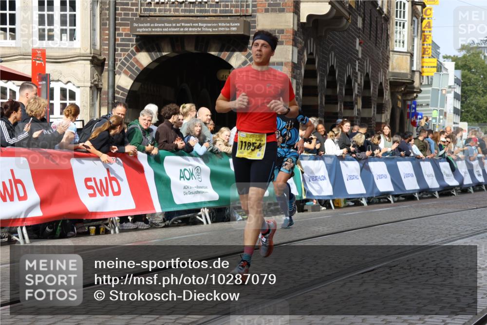 13.09.2026 - 21. swb-Marathon Bremen Strokosch-Dieckow http://msf.ph/oto/10287079 13.09.2026 10:37:37 Ziel 10502, 10961, 11854, 13608, 13535 meine-sportfotos.de