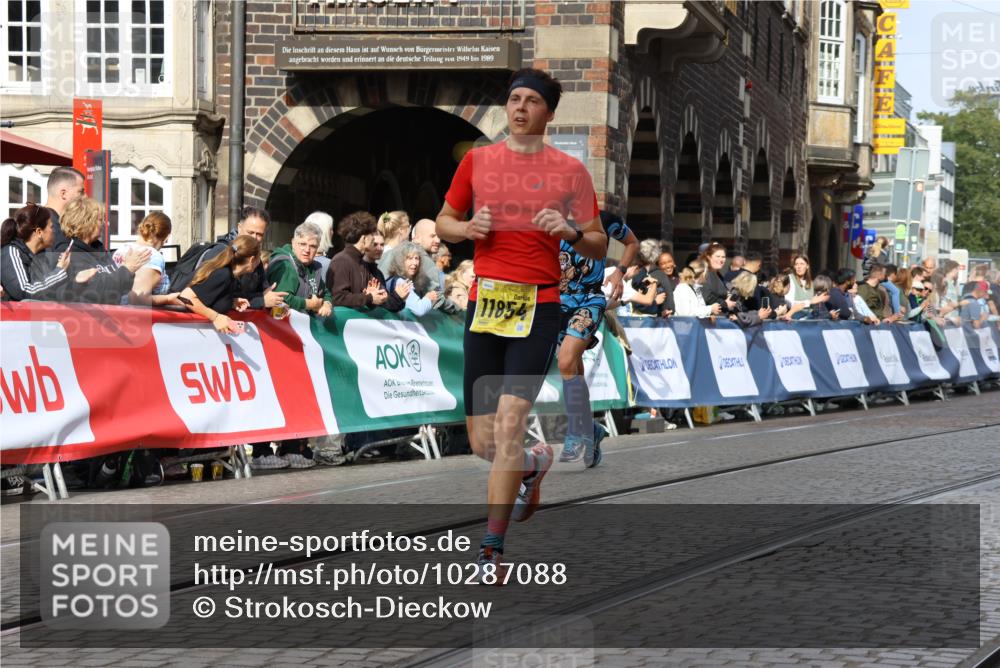 13.09.2026 - 21. swb-Marathon Bremen Strokosch-Dieckow http://msf.ph/oto/10287088 13.09.2026 10:37:37 Ziel 10502, 10961, 11854, 13608, 13535 meine-sportfotos.de