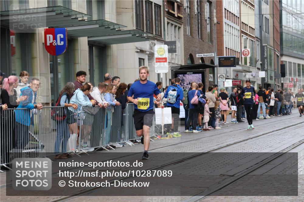 13.09.2026 - 21. swb-Marathon Bremen Strokosch-Dieckow http://msf.ph/oto/10287089 13.09.2026 10:42:08 Ziel 10358, 10632, 10775, 11375, 11630, 11779, 11895, 12395, 12525, 12426, 12468, 13585, 13621 meine-sportfotos.de