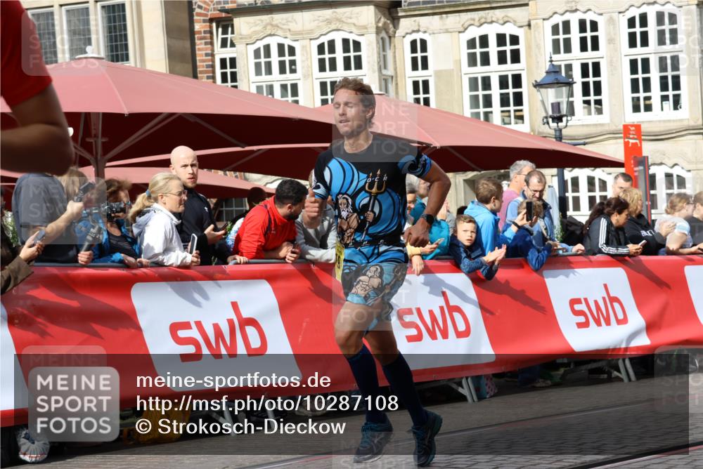 13.09.2026 - 21. swb-Marathon Bremen Strokosch-Dieckow http://msf.ph/oto/10287108 13.09.2026 10:37:39 Ziel 10502, 10961, 11619, 11854, 13608, 11083, 13535 meine-sportfotos.de