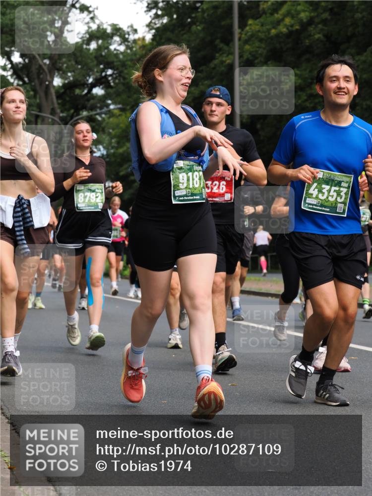13.09.2026 - 21. swb-Marathon Bremen TobiasT http://msf.ph/oto/10287109 13.09.2026 12:20:29 Laufen 2964, 8792, 918326, 7977, 21, 4353, 7978 meine-sportfotos.de