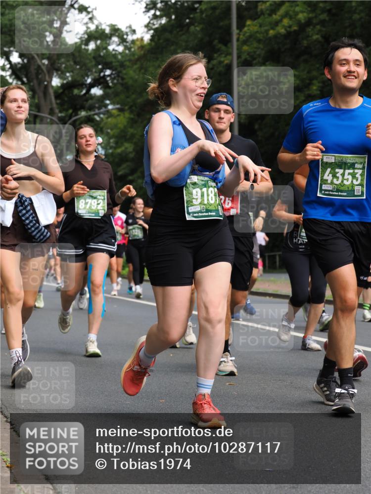 13.09.2026 - 21. swb-Marathon Bremen TobiasT http://msf.ph/oto/10287117 13.09.2026 12:20:29 Laufen 1964, 8792, 918, 7977, 6, 4353, 7978 meine-sportfotos.de