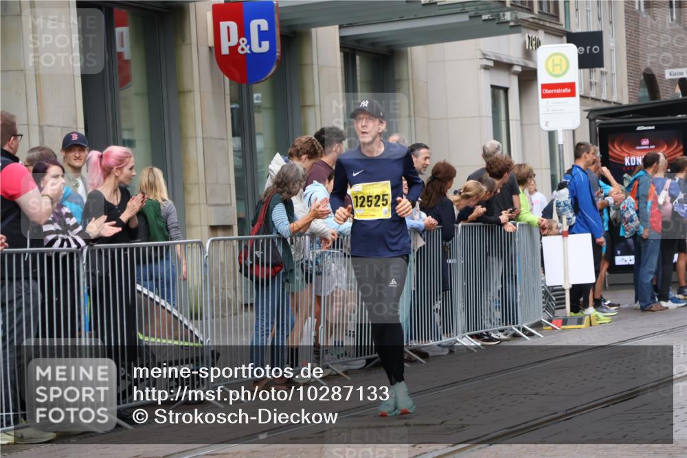 13.09.2026 - 21. swb-Marathon Bremen Strokosch-Dieckow http://msf.ph/oto/10287133 13.09.2026 10:42:15 Ziel 10312, 10358, 10632, 10775, 10816, 11375, 11630, 11779, 12281, 12395, 12525, 11895, 12426, 12468, 13585, 13621 meine-sportfotos.de