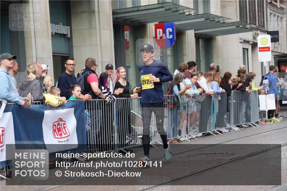 13.09.2026 - 21. swb-Marathon Bremen Strokosch-Dieckow http://msf.ph/oto/10287141 13.09.2026 10:42:16 Ziel 10312, 10358, 10632, 10775, 10816, 11375, 11630, 11779, 12281, 12395, 12525, 11630, 11895, 12426, 12468, 13585, 13621 meine-sportfotos.de