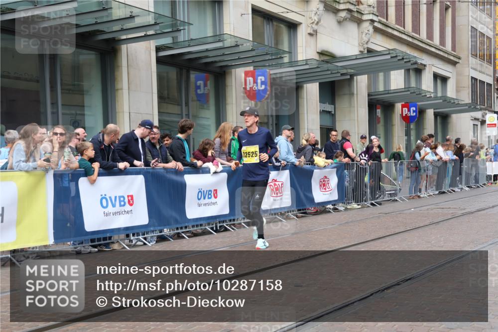 13.09.2026 - 21. swb-Marathon Bremen Strokosch-Dieckow http://msf.ph/oto/10287158 13.09.2026 10:42:18 Ziel 10312, 10358, 10632, 10775, 10816, 11375, 11779, 12281, 12395, 12525, 11630, 11895, 12426, 12525, 13585, 13621 meine-sportfotos.de