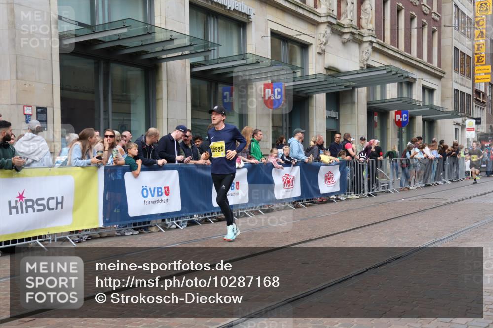 13.09.2026 - 21. swb-Marathon Bremen Strokosch-Dieckow http://msf.ph/oto/10287168 13.09.2026 10:42:18 Ziel 10312, 10358, 10632, 10775, 10816, 11375, 11779, 12281, 12395, 12525, 11630, 11895, 12426, 12525, 13585, 13621 meine-sportfotos.de