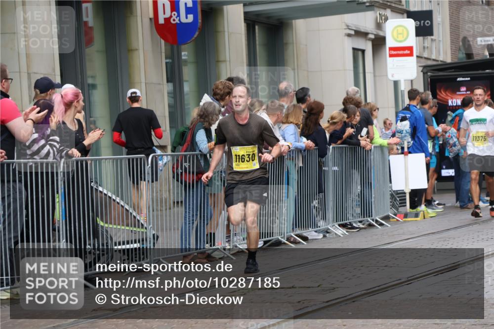 13.09.2026 - 21. swb-Marathon Bremen Strokosch-Dieckow http://msf.ph/oto/10287185 13.09.2026 10:42:20 Ziel 10235, 10312, 10358, 10632, 10775, 10816, 11375, 11779, 12281, 12395, 11630, 11895, 12395, 12426, 12525, 13585, 13621 meine-sportfotos.de