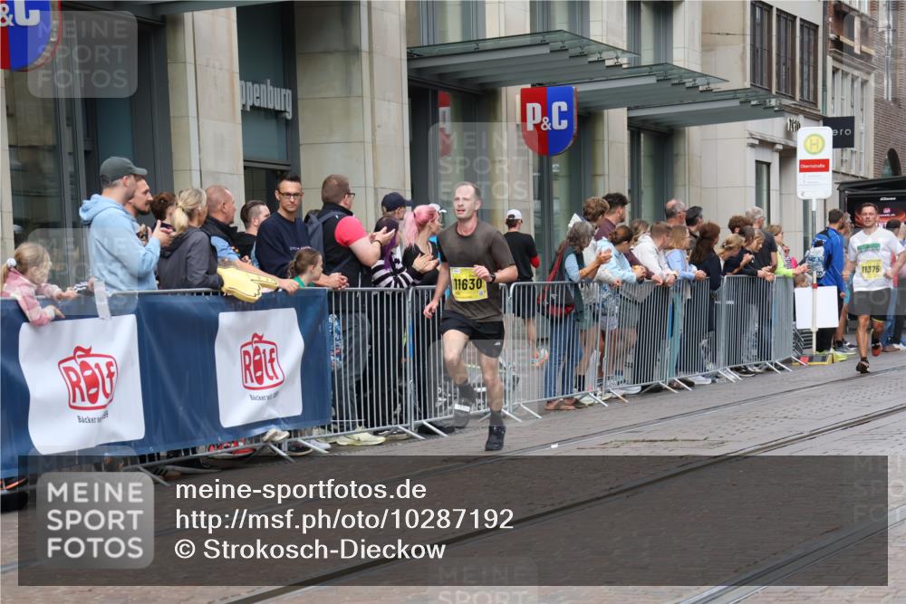 13.09.2026 - 21. swb-Marathon Bremen Strokosch-Dieckow http://msf.ph/oto/10287192 13.09.2026 10:42:21 Ziel 10235, 10312, 10358, 10632, 10775, 10816, 11375, 11779, 12281, 11630, 11895, 12395, 12426, 12525, 13585, 13621 meine-sportfotos.de