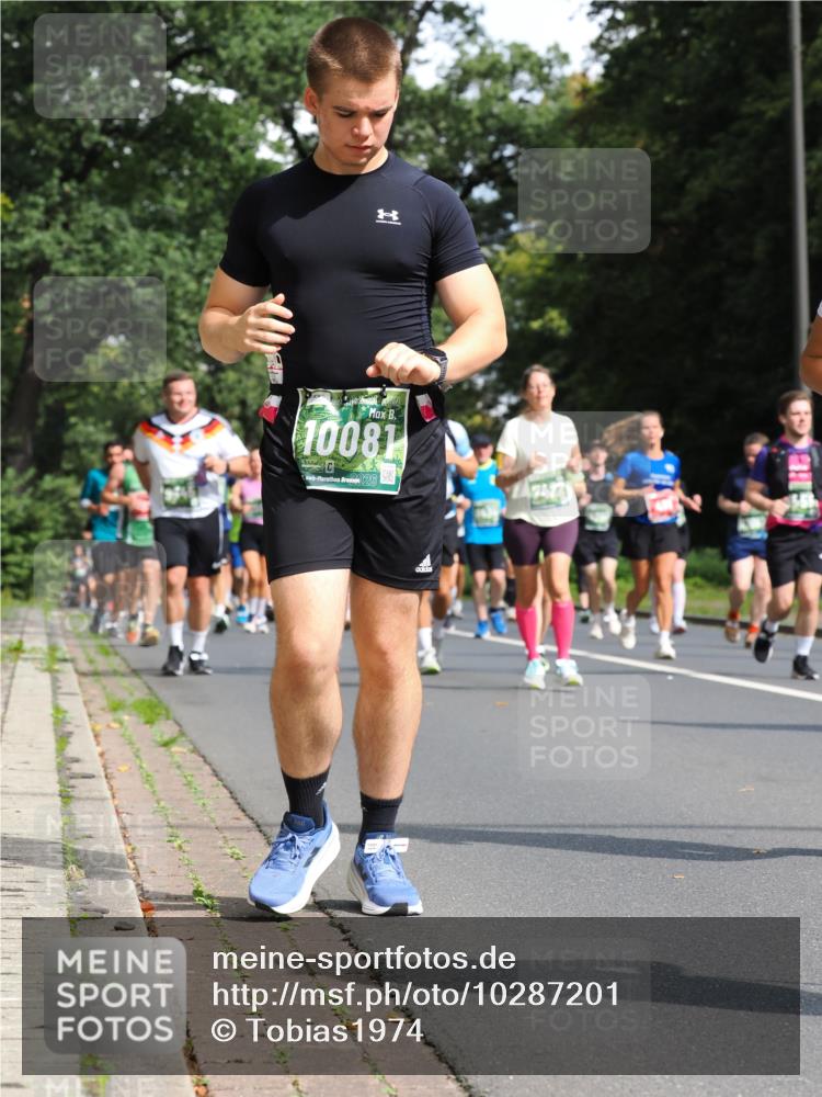 13.09.2026 - 21. swb-Marathon Bremen TobiasT http://msf.ph/oto/10287201 13.09.2026 12:20:51 Laufen 1, 10081, 926, 26 meine-sportfotos.de