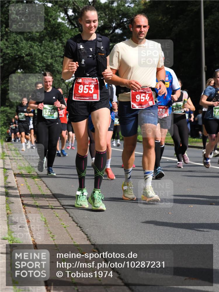 13.09.2026 - 21. swb-Marathon Bremen TobiasT http://msf.ph/oto/10287231 13.09.2026 12:21:03 Laufen 13202, 32, 953, 21, 026, 954, 39 meine-sportfotos.de