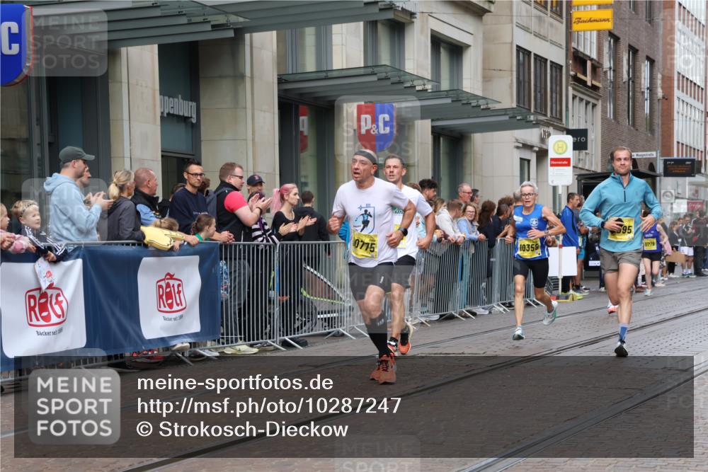 13.09.2026 - 21. swb-Marathon Bremen Strokosch-Dieckow http://msf.ph/oto/10287247 13.09.2026 10:42:24 Ziel 10235, 10312, 10632, 10816, 11779, 12281, 13580, 10358, 10632, 10775, 11375, 11630, 11895, 12395, 12426, 12525, 13585 meine-sportfotos.de