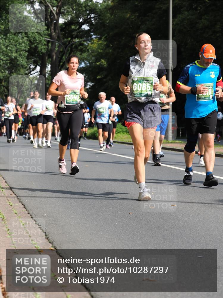 13.09.2026 - 21. swb-Marathon Bremen TobiasT http://msf.ph/oto/10287297 13.09.2026 12:21:17 Laufen 3640, 6065 meine-sportfotos.de