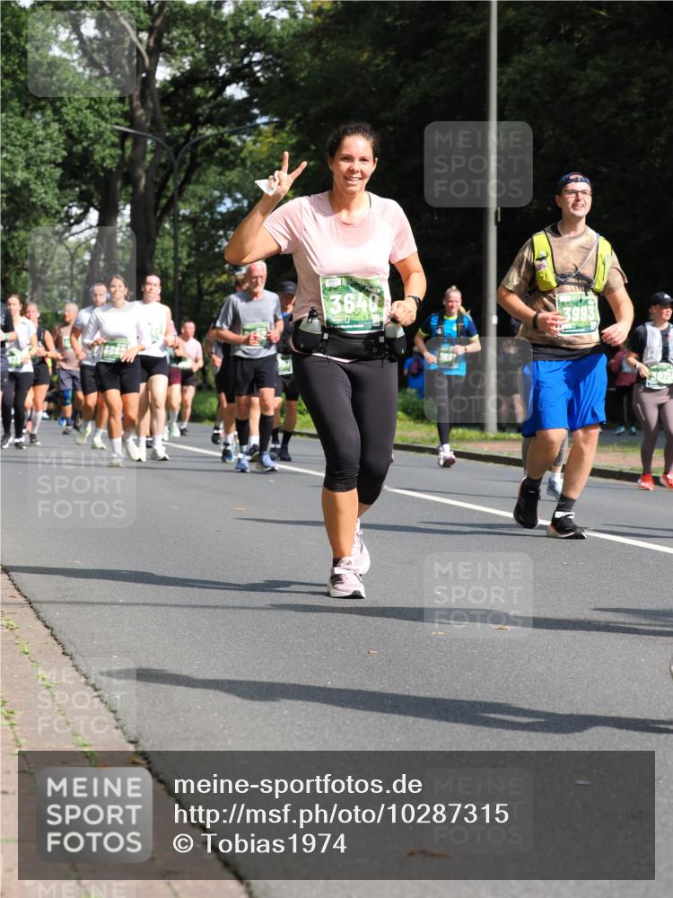 13.09.2026 - 21. swb-Marathon Bremen TobiasT http://msf.ph/oto/10287315 13.09.2026 12:21:18 Laufen 3640, 3993 meine-sportfotos.de