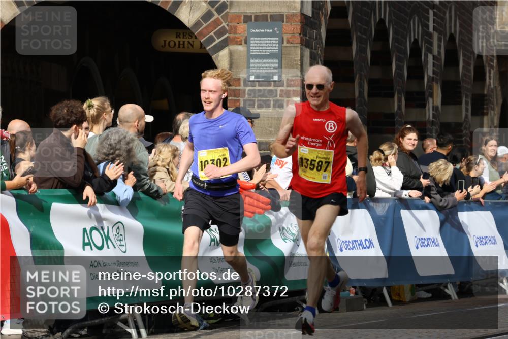 13.09.2026 - 21. swb-Marathon Bremen Strokosch-Dieckow http://msf.ph/oto/10287372 13.09.2026 10:38:17 Ziel 11083, 11142, 12538, 13535, 13551, 13584, 13587, 13507 meine-sportfotos.de
