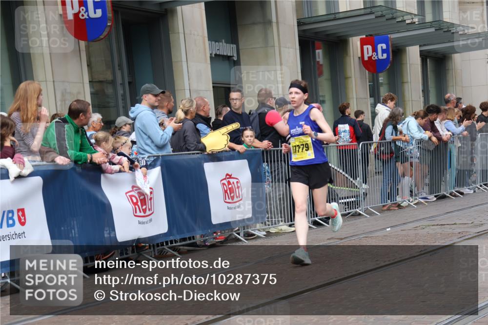 13.09.2026 - 21. swb-Marathon Bremen Strokosch-Dieckow http://msf.ph/oto/10287375 13.09.2026 10:42:30 Ziel 10235, 10312, 10816, 10988, 11779, 12281, 13580, 10358, 10632, 10775, 11375, 11630, 11895, 12395, 12525 meine-sportfotos.de