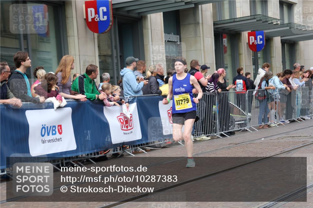 13.09.2026 - 21. swb-Marathon Bremen Strokosch-Dieckow http://msf.ph/oto/10287383 13.09.2026 10:42:31 Ziel 10235, 10312, 10816, 10988, 11779, 12281, 13580, 10358, 10632, 10775, 11375, 11630, 11779, 11895, 12395, 12525 meine-sportfotos.de