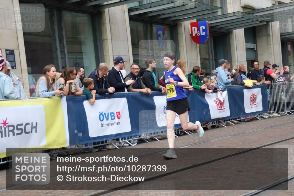 13.09.2026 - 21. swb-Marathon Bremen Strokosch-Dieckow http://msf.ph/oto/10287399 13.09.2026 10:42:32 Ziel 10235, 10312, 10336, 10816, 10988, 11442, 12281, 13580, 10358, 10632, 10775, 11375, 11630, 11779, 11895, 12395, 12525 meine-sportfotos.de