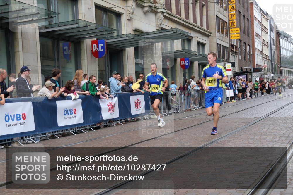 13.09.2026 - 21. swb-Marathon Bremen Strokosch-Dieckow http://msf.ph/oto/10287427 13.09.2026 10:42:36 Ziel 10235, 10336, 10816, 10988, 11265, 11442, 13580, 10312, 10358, 10632, 10775, 11375, 11630, 11779, 11895, 12281, 12395, 12525 meine-sportfotos.de