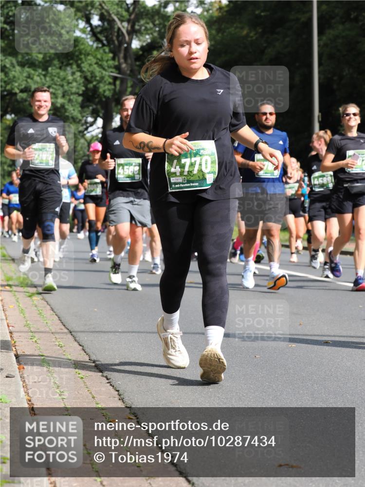 13.09.2026 - 21. swb-Marathon Bremen TobiasT http://msf.ph/oto/10287434 13.09.2026 12:21:47 Laufen 7185, 4568, 4770, 7411, 21 meine-sportfotos.de