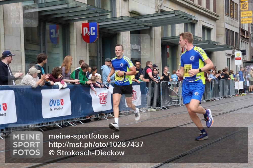 13.09.2026 - 21. swb-Marathon Bremen Strokosch-Dieckow http://msf.ph/oto/10287437 13.09.2026 10:42:36 Ziel 10235, 10336, 10816, 10988, 11265, 11442, 13580, 10312, 10358, 10632, 10775, 11375, 11630, 11779, 11895, 12281, 12395, 12525 meine-sportfotos.de