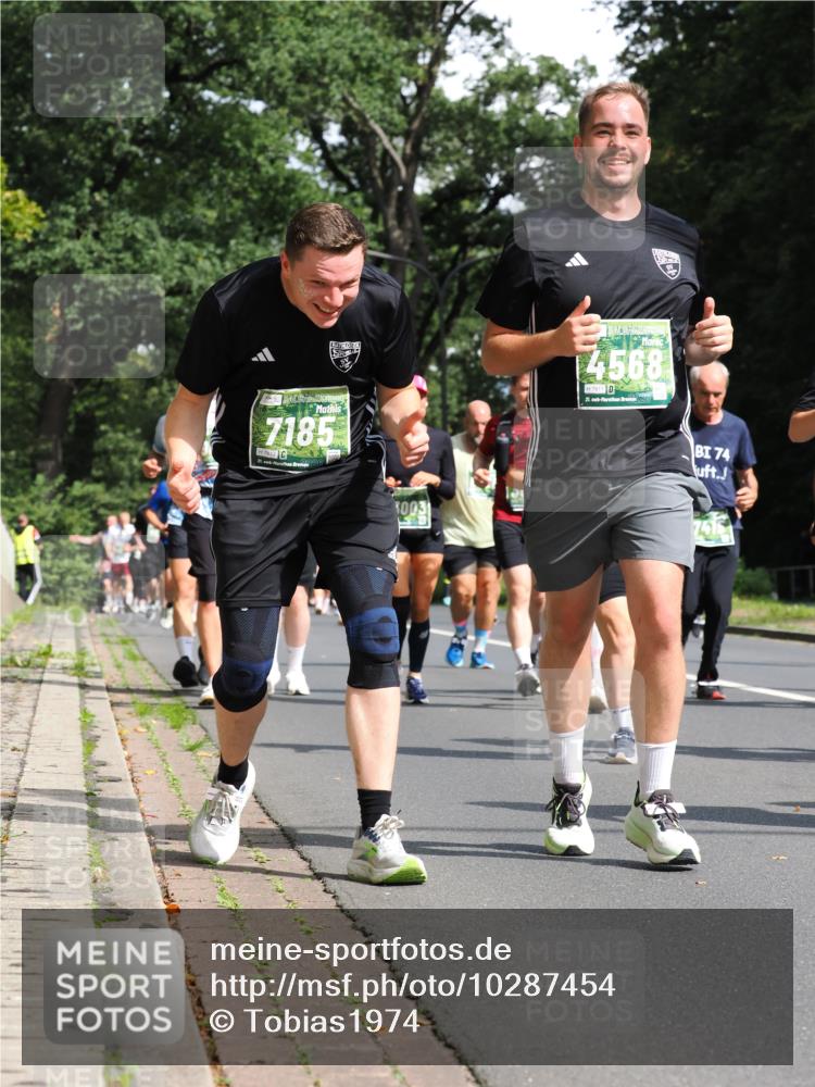 13.09.2026 - 21. swb-Marathon Bremen TobiasT http://msf.ph/oto/10287454 13.09.2026 12:21:49 Laufen 7185, 7612, 003, 4568, 7611, 21, 74 meine-sportfotos.de
