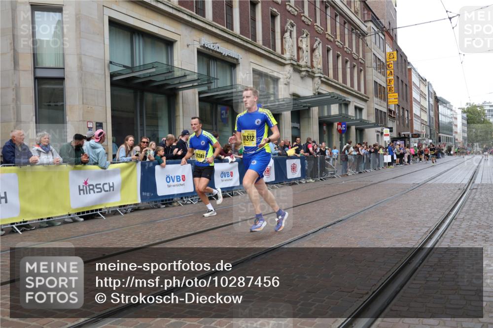 13.09.2026 - 21. swb-Marathon Bremen Strokosch-Dieckow http://msf.ph/oto/10287456 13.09.2026 10:42:37 Ziel 10235, 10336, 10816, 10988, 11265, 11442, 12053, 13580, 10312, 10358, 10632, 10775, 11375, 11630, 11779, 12281, 12395, 12525 meine-sportfotos.de
