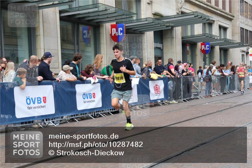 13.09.2026 - 21. swb-Marathon Bremen Strokosch-Dieckow http://msf.ph/oto/10287482 13.09.2026 10:42:44 Ziel 10235, 10336, 10988, 11042, 11143, 11265, 11442, 11632, 12053, 12469, 13523, 13580, 10312, 10358, 10632, 10775, 10816, 11375, 11779, 12281, 12395 meine-sportfotos.de