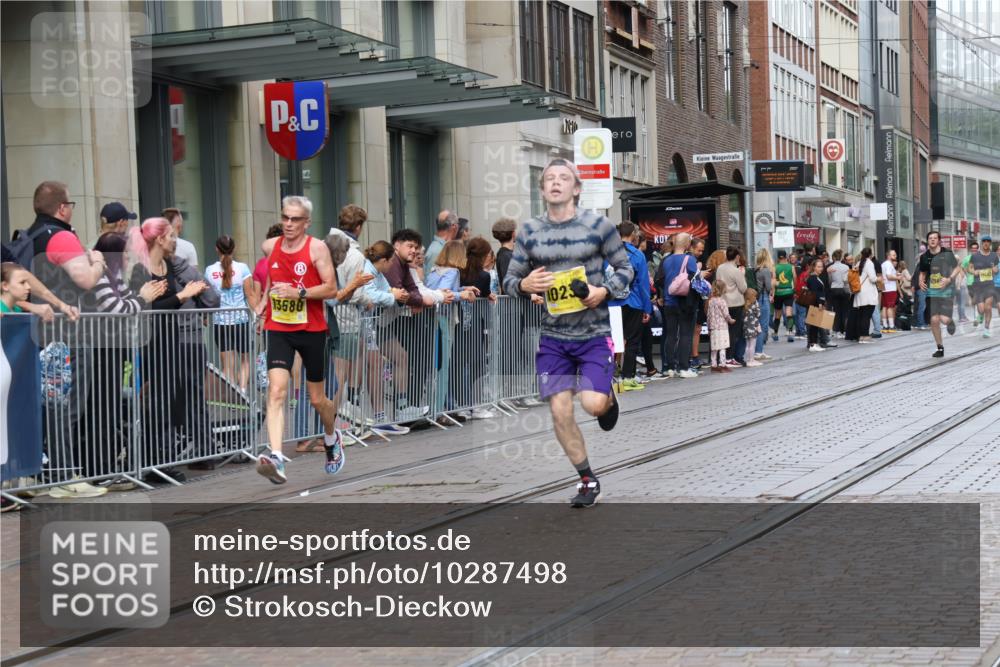 13.09.2026 - 21. swb-Marathon Bremen Strokosch-Dieckow http://msf.ph/oto/10287498 13.09.2026 10:42:46 Ziel 10336, 10988, 11042, 11143, 11265, 11442, 11632, 12053, 12469, 13523, 13580, 10235, 10312, 10358, 10632, 10775, 10816, 11375, 11779, 12281 meine-sportfotos.de