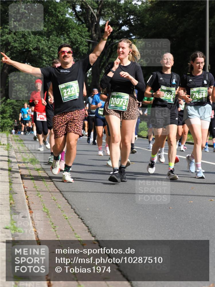 13.09.2026 - 21. swb-Marathon Bremen TobiasT http://msf.ph/oto/10287510 13.09.2026 12:22:01 Laufen 994, 2221, 10073, 62, 7486 meine-sportfotos.de